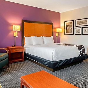 Zimmer mit Kingsize-Bett